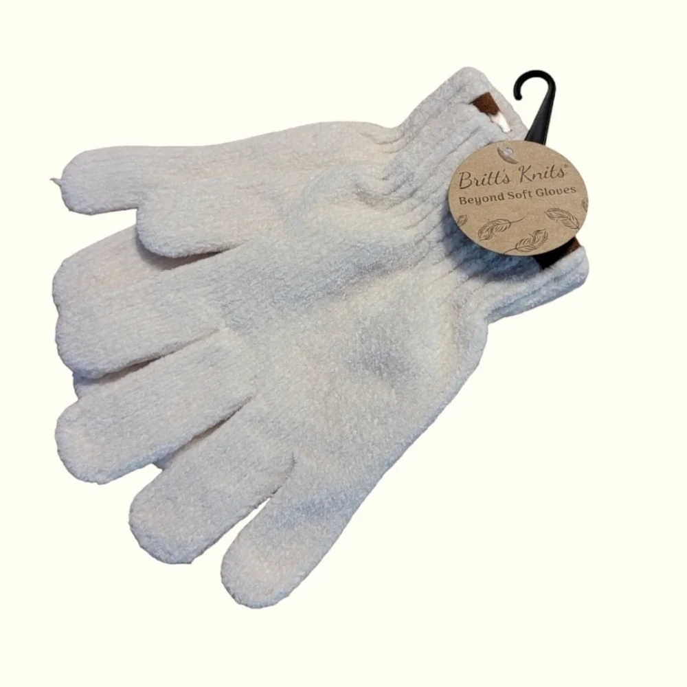NWT Britt's Knit Beyond Soft Cream Chenille Extended Cuff Gloves T04